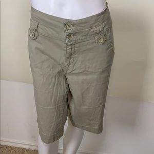Women’s “One song” women’s khaki shorts sz 12
